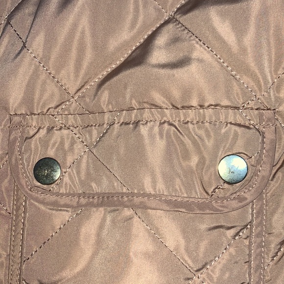 Reservable Vest - Picture 3 of 9